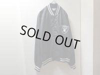 90'S NFL RAIDERS NYLON STADIUM JACKET（ナショナル フットボール リーグ レイダース ナイロン スタジアム ジャケット）MADE IN USA（XL位）