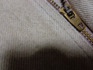 画像4: 90'S Levis 550 RELAXED FIT TAPERED LEG BEIGE DENIM PANTS（リーバイス 550 リラックスフィット & テーパード仕様 先染めベージュデニム パンツ）MADE IN USA（実寸W35 × L30.5）