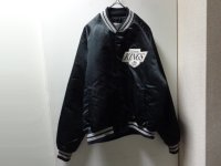 90'S NHL LOS ANGELES KINGS NYLON STADIUM JACKET（ナショナル ホッケー リーグ ロサンゼルス キングス 中綿入り ナイロン スタジアム ジャケット）MADE IN USA（L）