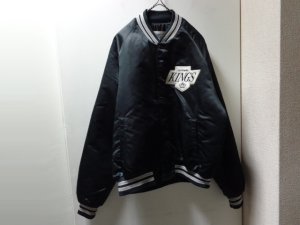 画像1: 90'S NHL LOS ANGELES KINGS NYLON STADIUM JACKET（ナショナル ホッケー リーグ ロサンゼルス キングス 中綿入り ナイロン スタジアム ジャケット）MADE IN USA（L）