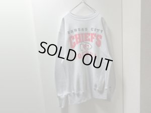 画像1: 90'S Champion × NFL KANSAS CITY CHIEFS REVERSE WEAVE CREW-NECK SWEAT（チャンピオン × ナショナル フットボール リーグ カンザスシティ チーフス リバースウィーブ 4段油性プリント入り クルーネック仕様 スウェット）USA COMPONENTS（XL）