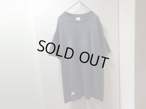 画像1: 90'S NIKE SWOOSH LOGO T-SHIRTS（ナイキ 銀タグ仕様 裾スウォッシュロゴ入り Tシャツ）MADE IN USA（XXL）