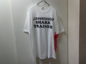 画像1: 80'S CANANDAIGUA SHARK TRAINER GIMMICK T-SHIRTS WITH POCKET（カナンデイグア シャーク トレイナー ギミック Tシャツ）MADE IN USA（XL）