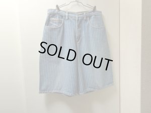 画像1: 90'S CROSS COLORS STRIPE PATTERN INDOGO DENIM BAGGY SHORTS（クロスカラーズ 織りストライプ柄 インディゴデニム バギー ショーツ）MADE IN USA（実寸W33）