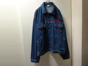 画像1: 90'S PULP FICTION STONE WASH INDIGO DENIM TRACKER JACKET（映画 パルプフィクション 刺繍ロゴ入り ストーンウォッシュ加工 インディゴデニム トラッカー ジャケット）オフィシャル品（L）