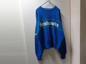 画像1: 80'S NFL SEATTLE SEAHAWKS  LOW-GAUGE ORLON × WOOL KNIT SWEATER（ナショナル フットボール リーグ シアトル シーホークス ローゲージ仕様 オーロン × ウール混紡 ニット セーター）MADE IN USA(L)