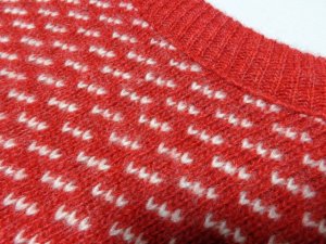 画像4: 80'S L.L. Bean RED BIRD'S EYE LOW-GAUGE WOOL × RAYON KNIT SWEATER（L.L. ビーン 赤バーズアイ柄 ローゲージ仕様 ウール × レーヨン ニット セーター）MADE IN NORWAY（W-XL）