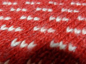 画像7: 80'S L.L. Bean RED BIRD'S EYE LOW-GAUGE WOOL × RAYON KNIT SWEATER（L.L. ビーン 赤バーズアイ柄 ローゲージ仕様 ウール × レーヨン ニット セーター）MADE IN NORWAY（W-XL）