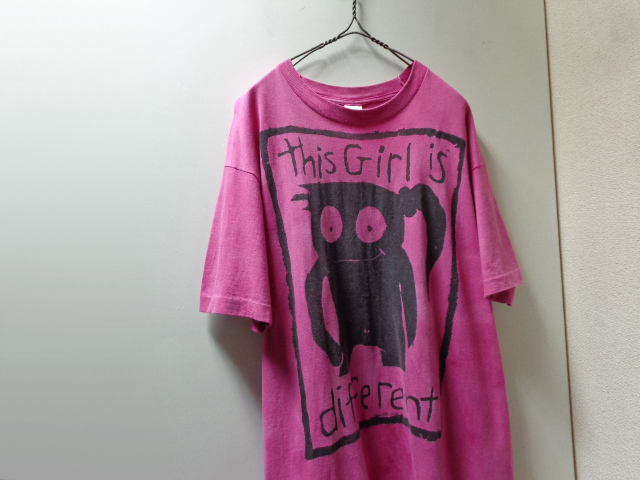 90'S this Girl is different T-SHIRTS（ディス ガール イズ ディファ 